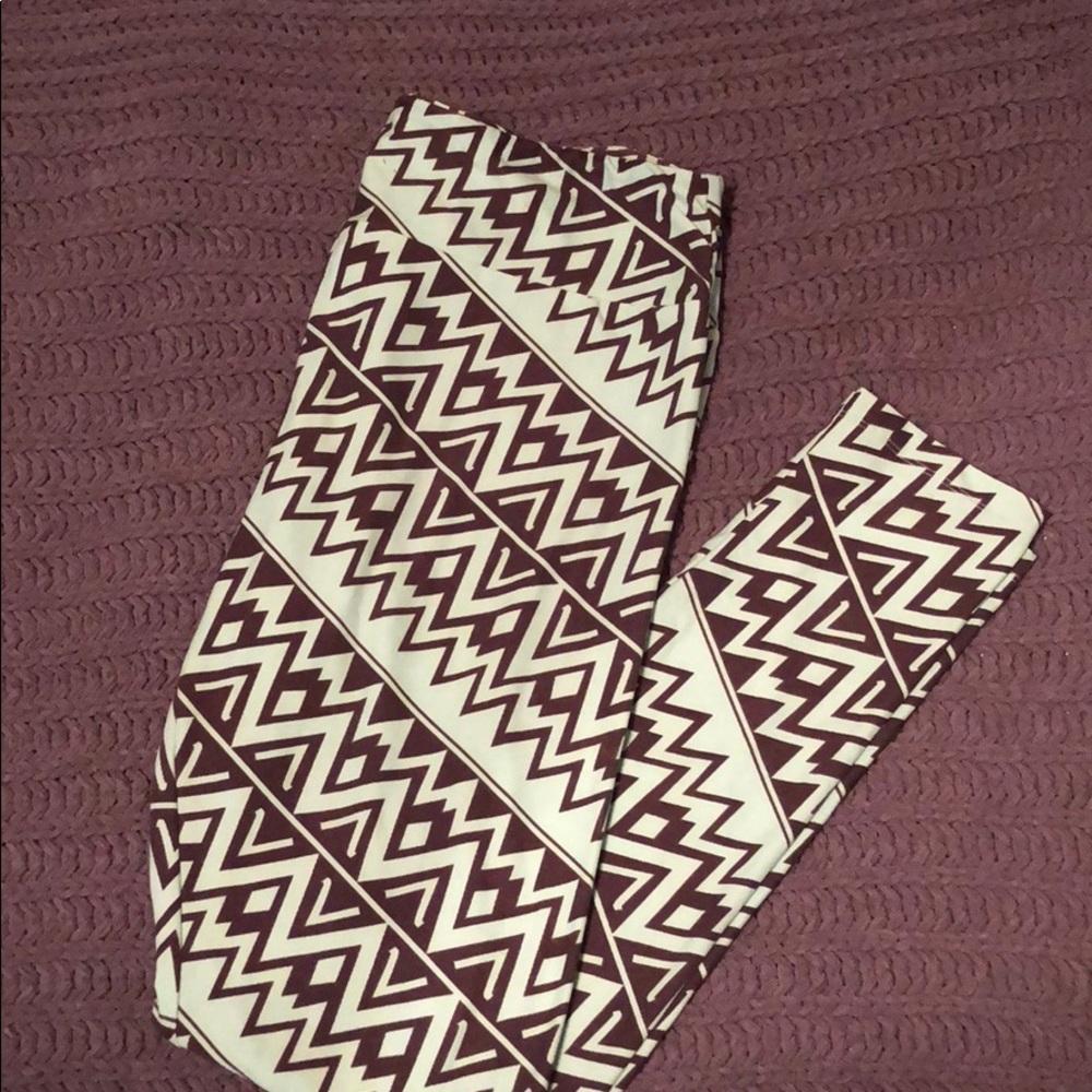 LuLaRoe Tall & Curvy Leggings